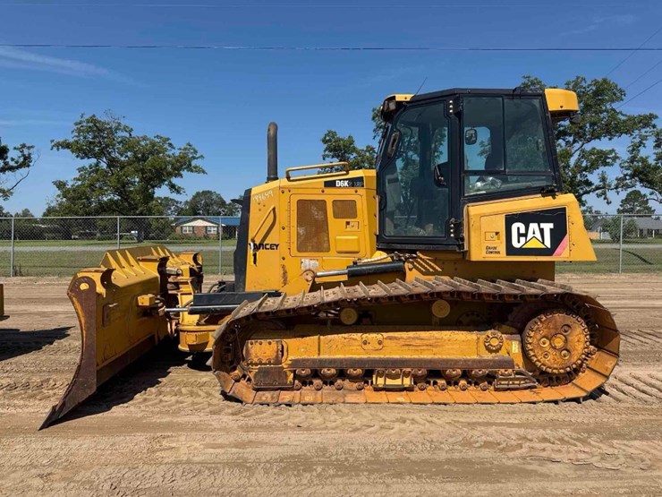 2017-caterpillar-d6k2-lgp-image-1
