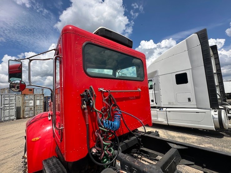 2008-peterbilt-335-image-20