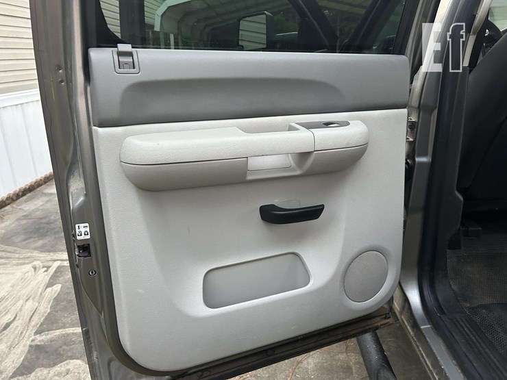 2012-chevrolet-2500hd-image-16
