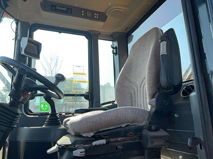 2015-hyundai-hl730-9a-image-13
