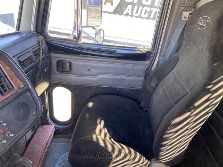 2004-peterbilt-378-image-11