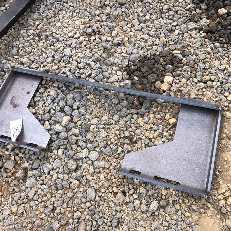 #58 • SKID STEER MOUNT PLATE