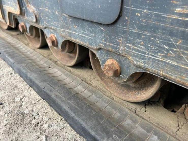 deere-331g-image-44