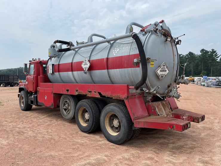 #4728-•-1995-mack-tri-axle-water-tank-truck-(has-wi-title)-image-15