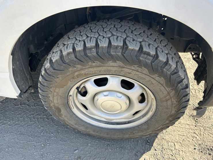 2022-ford-f150-xl-image-23