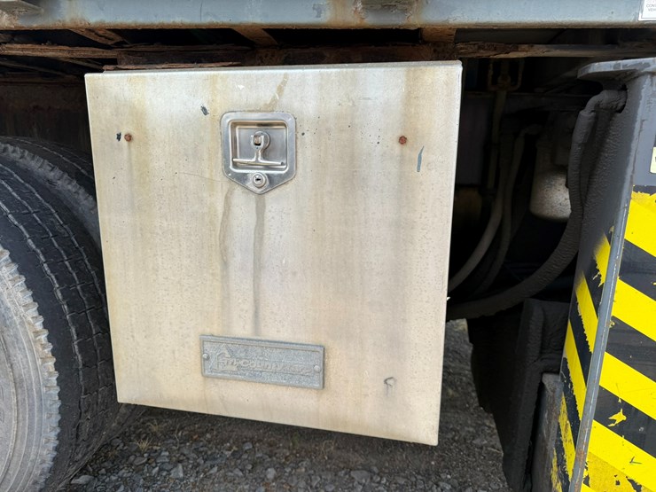 2005-international-durastar-4300-image-23