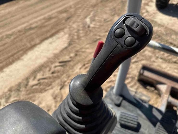 2019-takeuchi-tb230-image-30