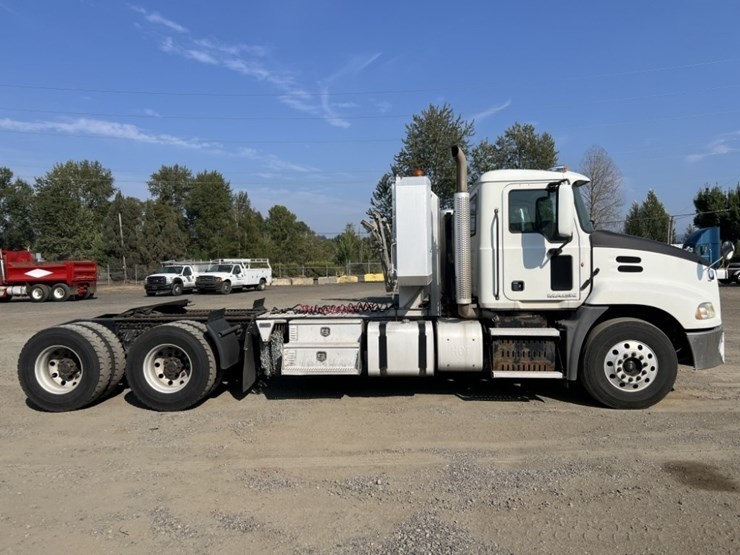 2012-mack-cxu613-t/a-truck-tractor-image-3