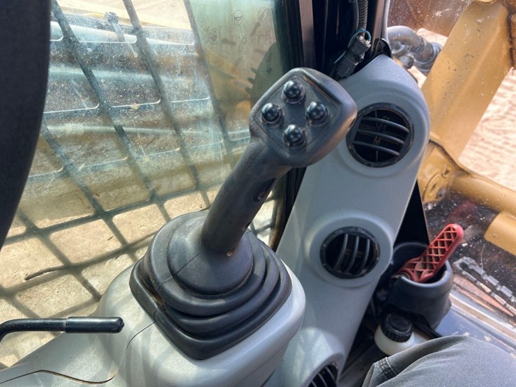2012-caterpillar-299d-xhp-image-30