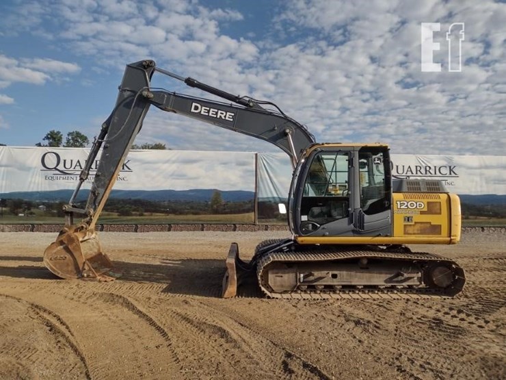 2010-deere-120d-image-1