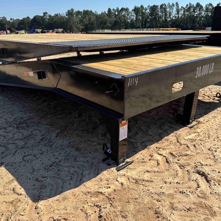 UNUSED X-STAR 20' X 101" LOADING RAMP