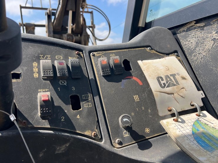 2014-caterpillar-tl642c-image-29