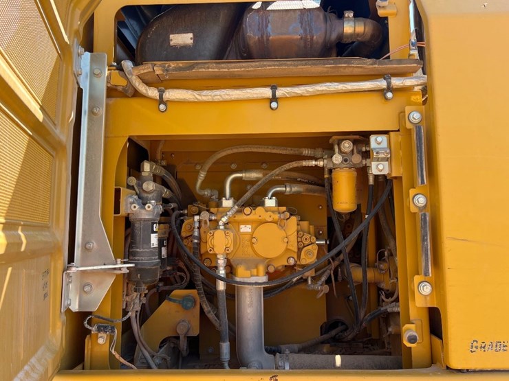 2017-caterpillar-323fl-image-27