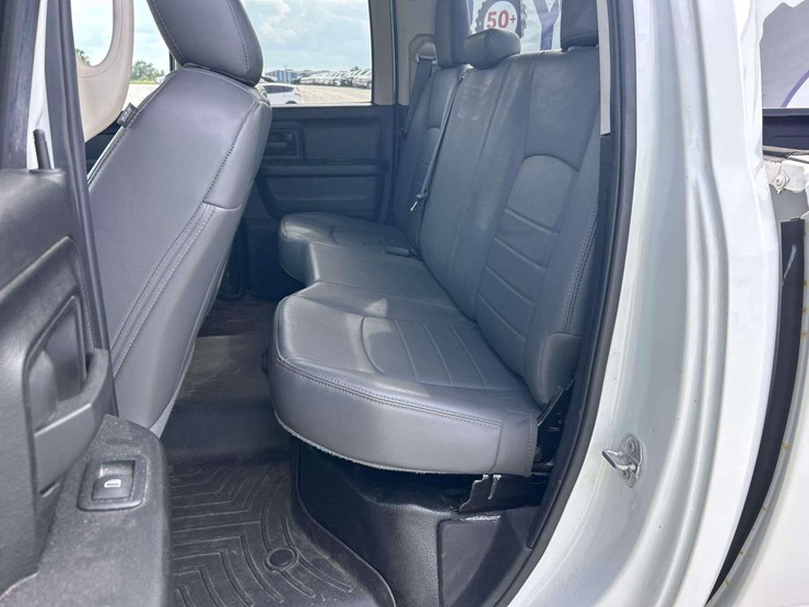 2019-ram-1500-classic-image-17