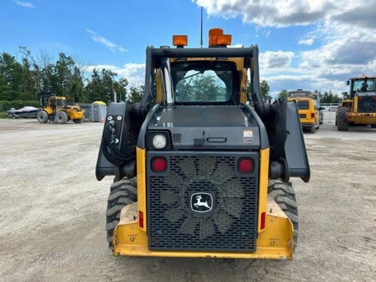 2017-deere-320e-image-2