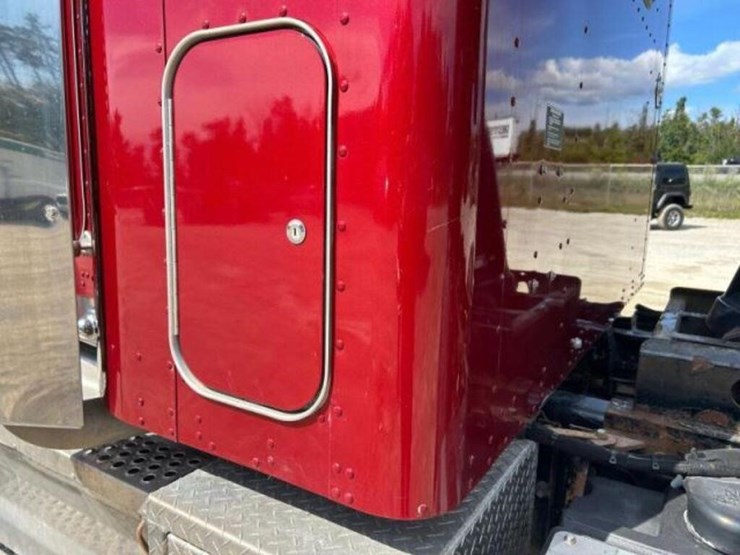 2022-kenworth-t800-image-66
