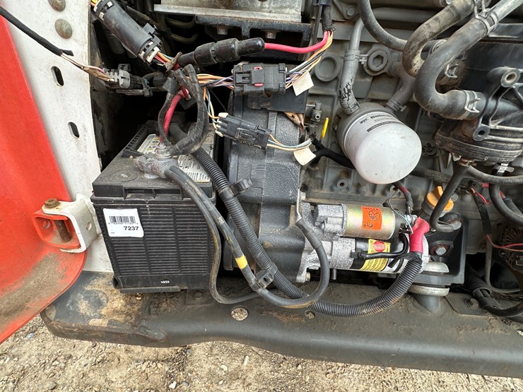 2014-bobcat-t750-image-41