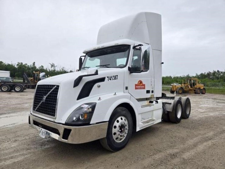 2012-volvo-d13-t/a-hiway-tractor---day-cab-4v4nc9e-image-1
