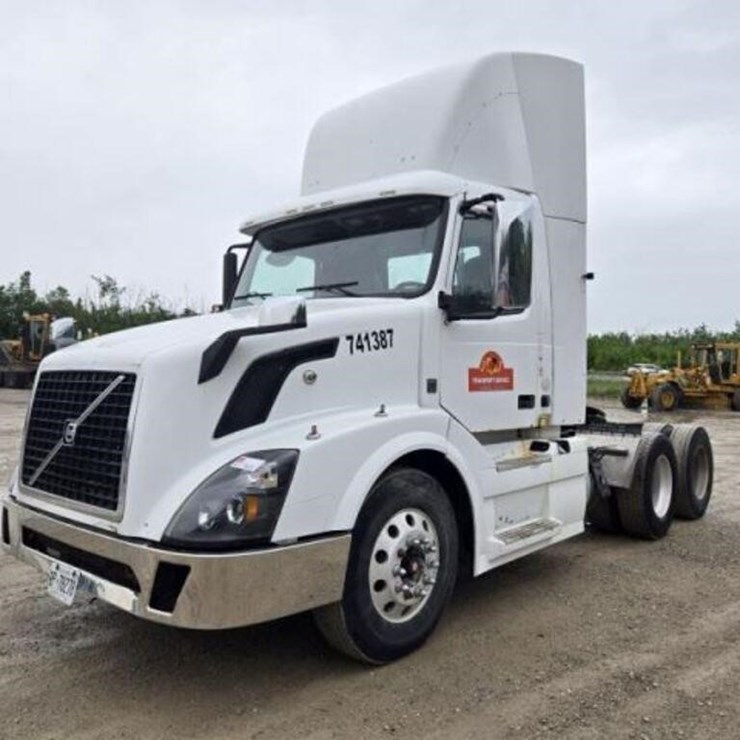2012 Volvo D13 T/A Hiway Tractor - Day Cab 4V4NC9E