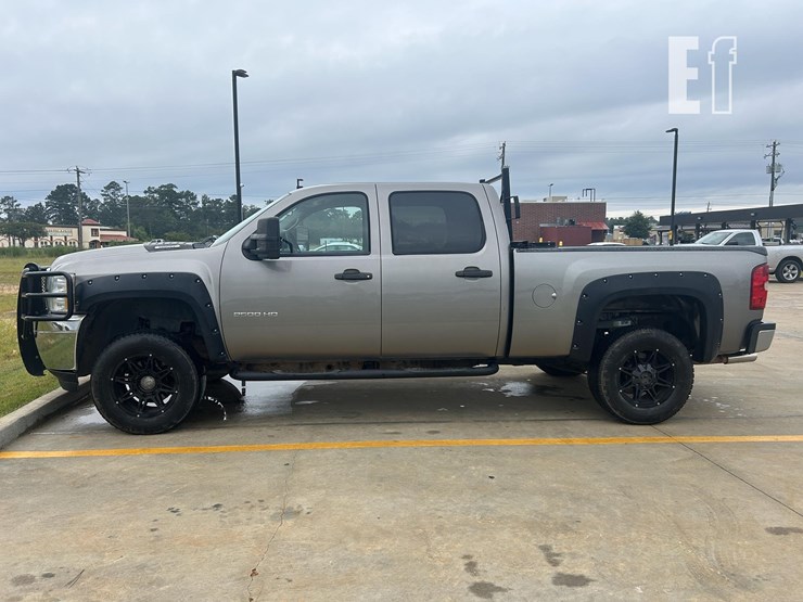 2012-chevrolet-2500hd-image-2