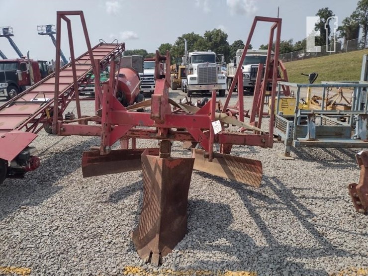 3-pt-tree-planter-image-2