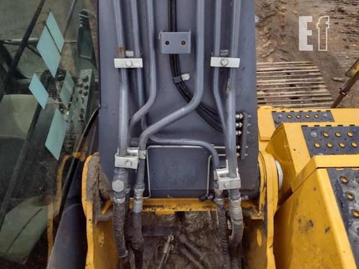 2021-deere-250g-lc-image-46