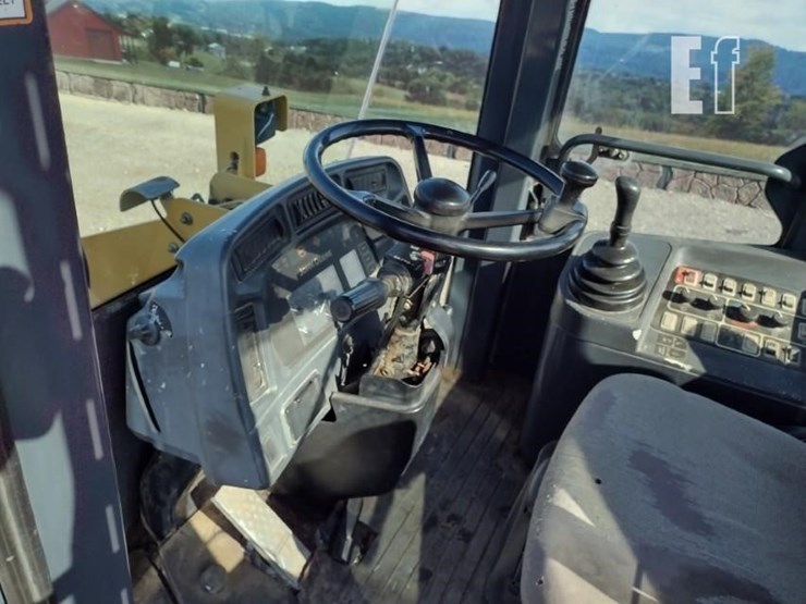 2003-deere-444h-image-12