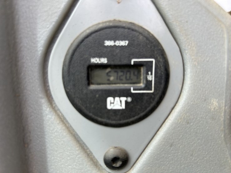 2018-caterpillar-548-image-32