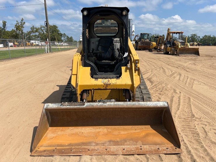 2020-caterpillar-259d3-image-7