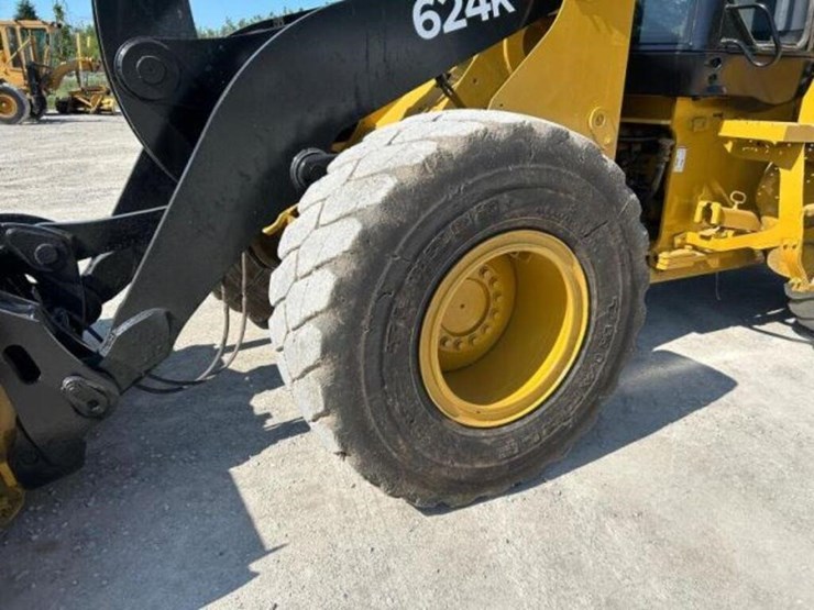 2012-deere-624k-image-38