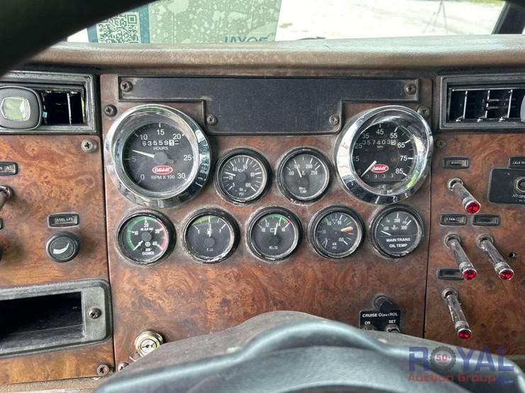 2003-peterbilt-330-image-12