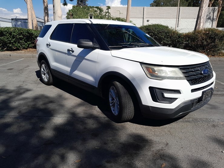 2017-ford-explorer-image-1