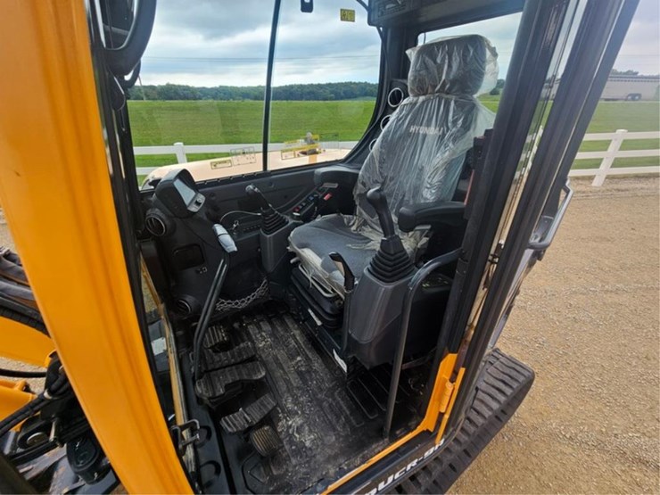 #382-•-2017-hyundia-rolex-60cr-9a-excavator-image-34