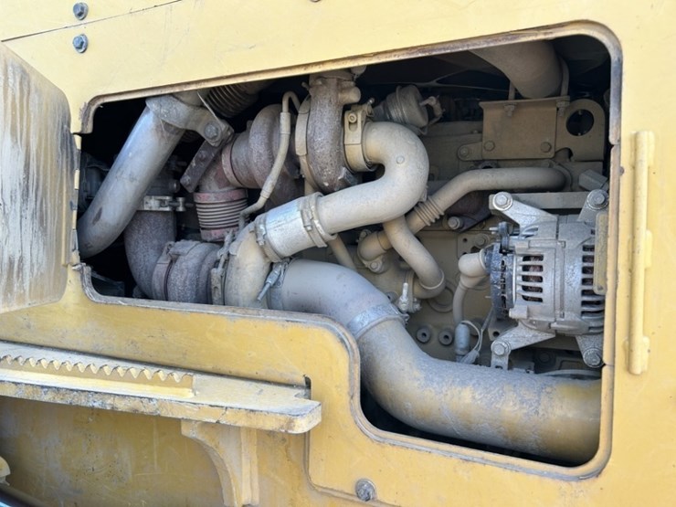 2019-caterpillar-555d-image-27