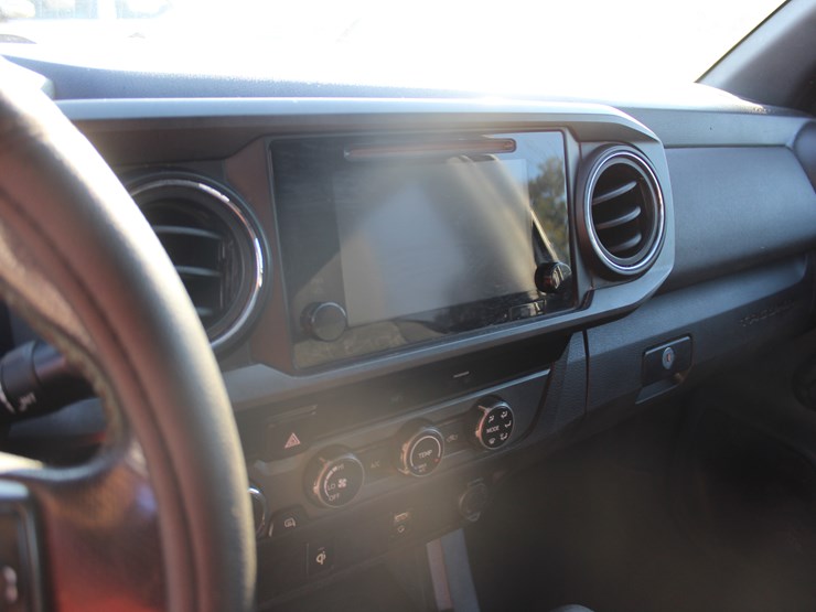 2017-toyota-tacoma-image-8