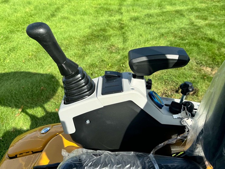 2025-cfg-industrial-qk18r-mini-excavator-...-unused-image-11