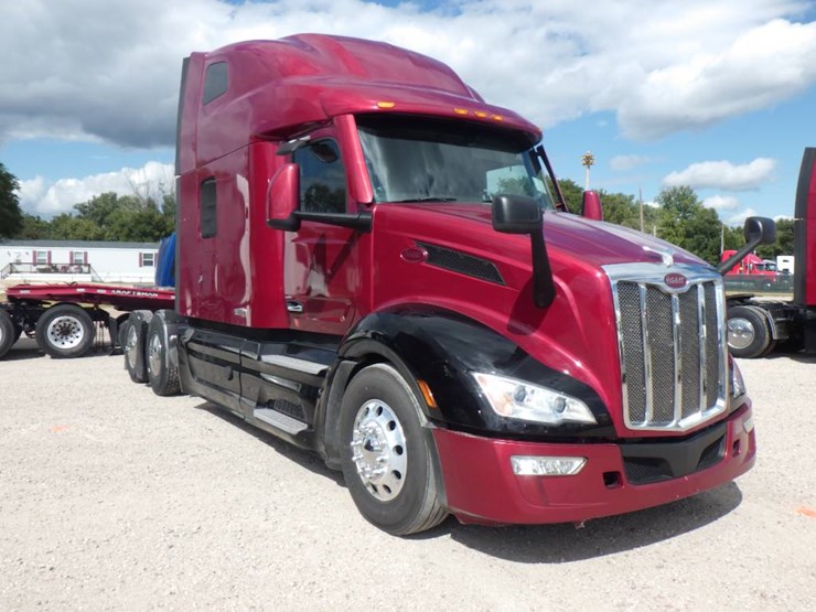 2023-peterbilt-579-image-2