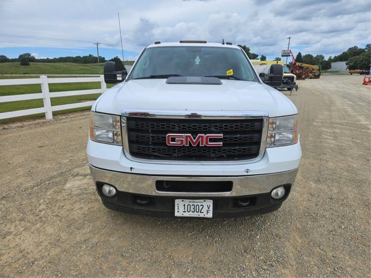 2011-gmc-3500-image-8