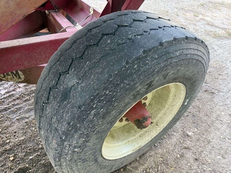 j+m-gravity-box,-24”-extension,-385/65r22.5-tires-on-j+m-8-bolt-rim-running-gear,-comes-with-side-or-image-13