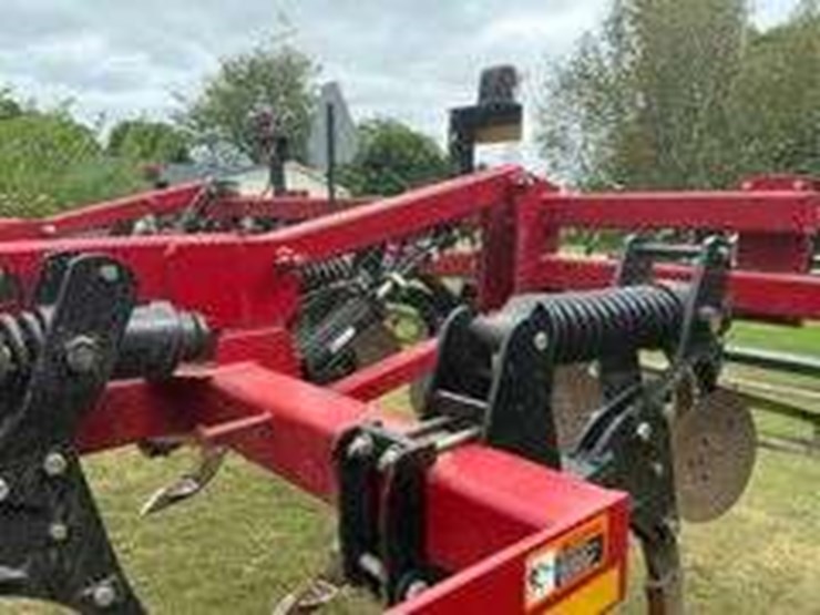 2011-case-ih-870-ecolo-tiger-disk-ripper-7-shank,-spring-loaded-shanks,-hyd.-front-discs,-image-5