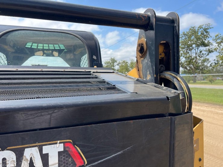 2020-caterpillar-259d3-image-23