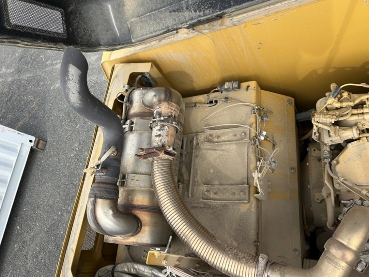 2017-caterpillar-320fl-image-42