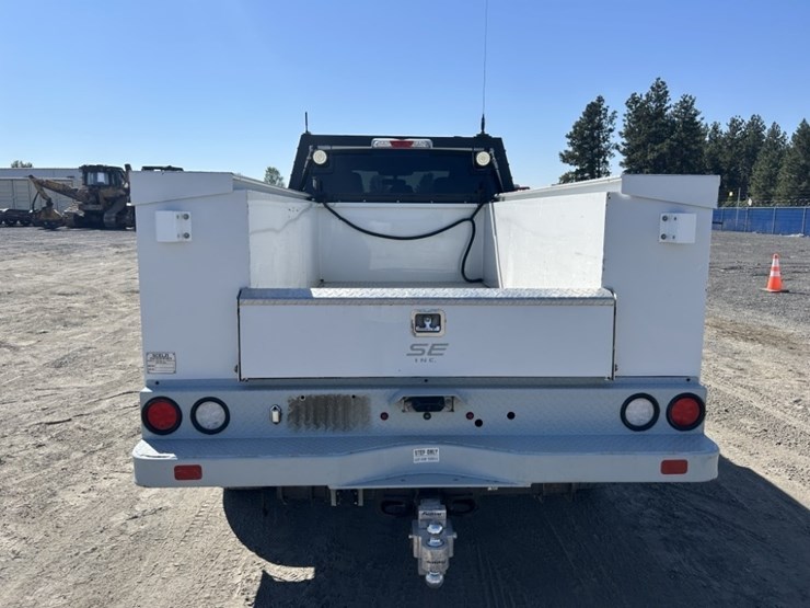 2023-ford-f250-xl-image-4