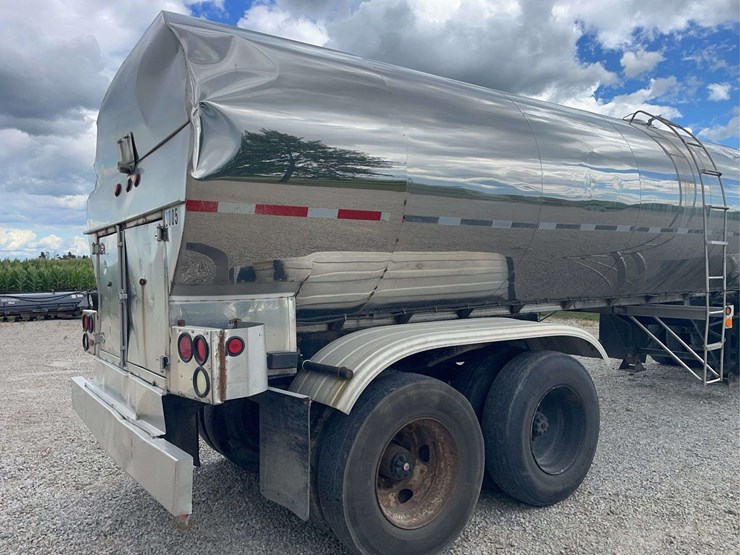 stainless-steel-7000-gallon-tanker-image-38