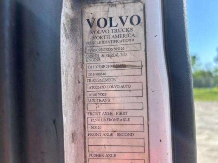 2013-volvo-t/a-hiway-tractor---day-cab-4v4nc9egxdn-image-9