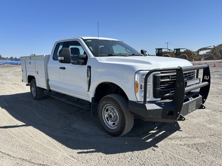2023-ford-f250-xl-image-7