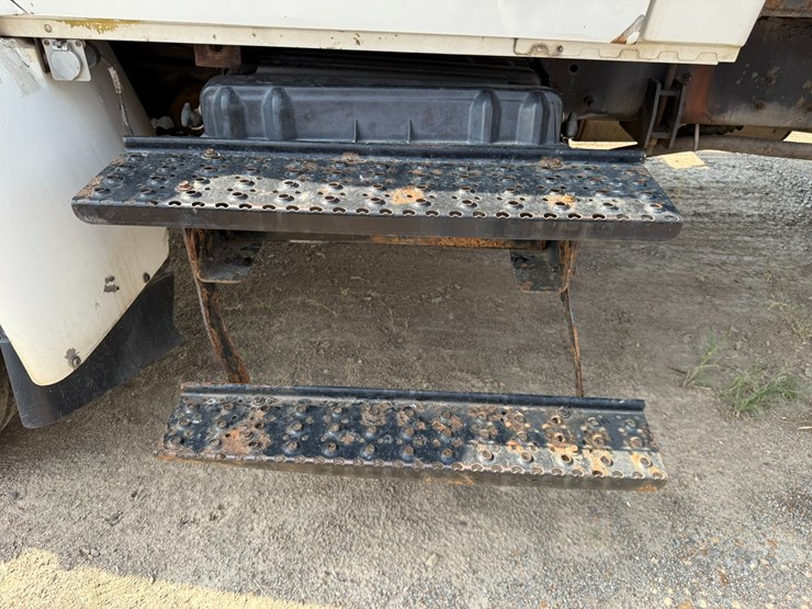2005-international-durastar-4300-image-53