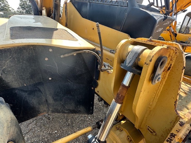2005-caterpillar-th360b-image-30