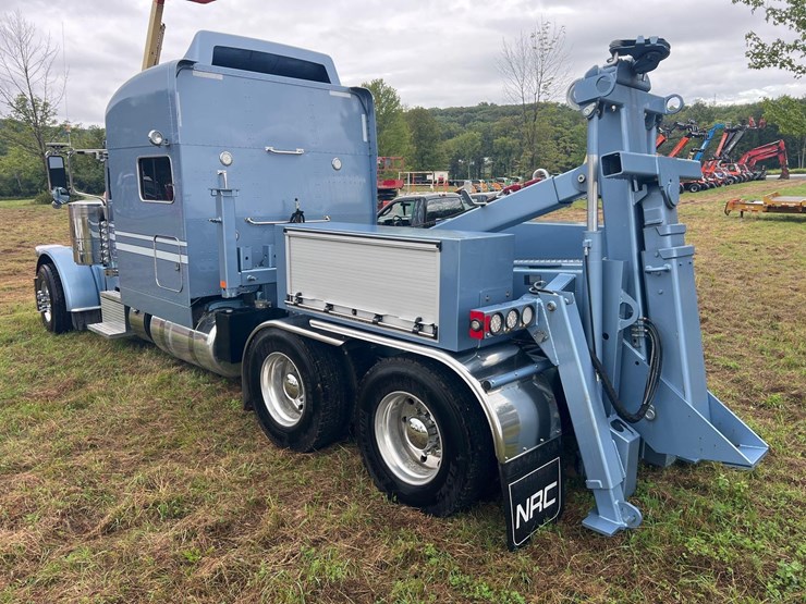 2019-peterbilt-389-image-8