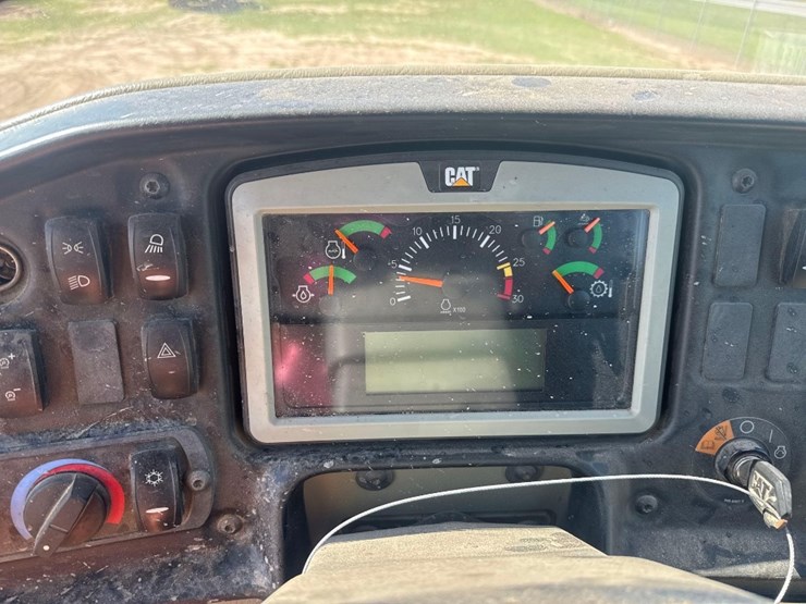 2016-caterpillar-730c2-image-27